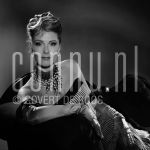 28-04-2004 Joke de Kruijf in Amsterdam, by order of Stage-entertainment. April 28, 2004.

[keywords]Black & White Image, Posed, Eyecontact, Smiling, Sofa[/keywords]